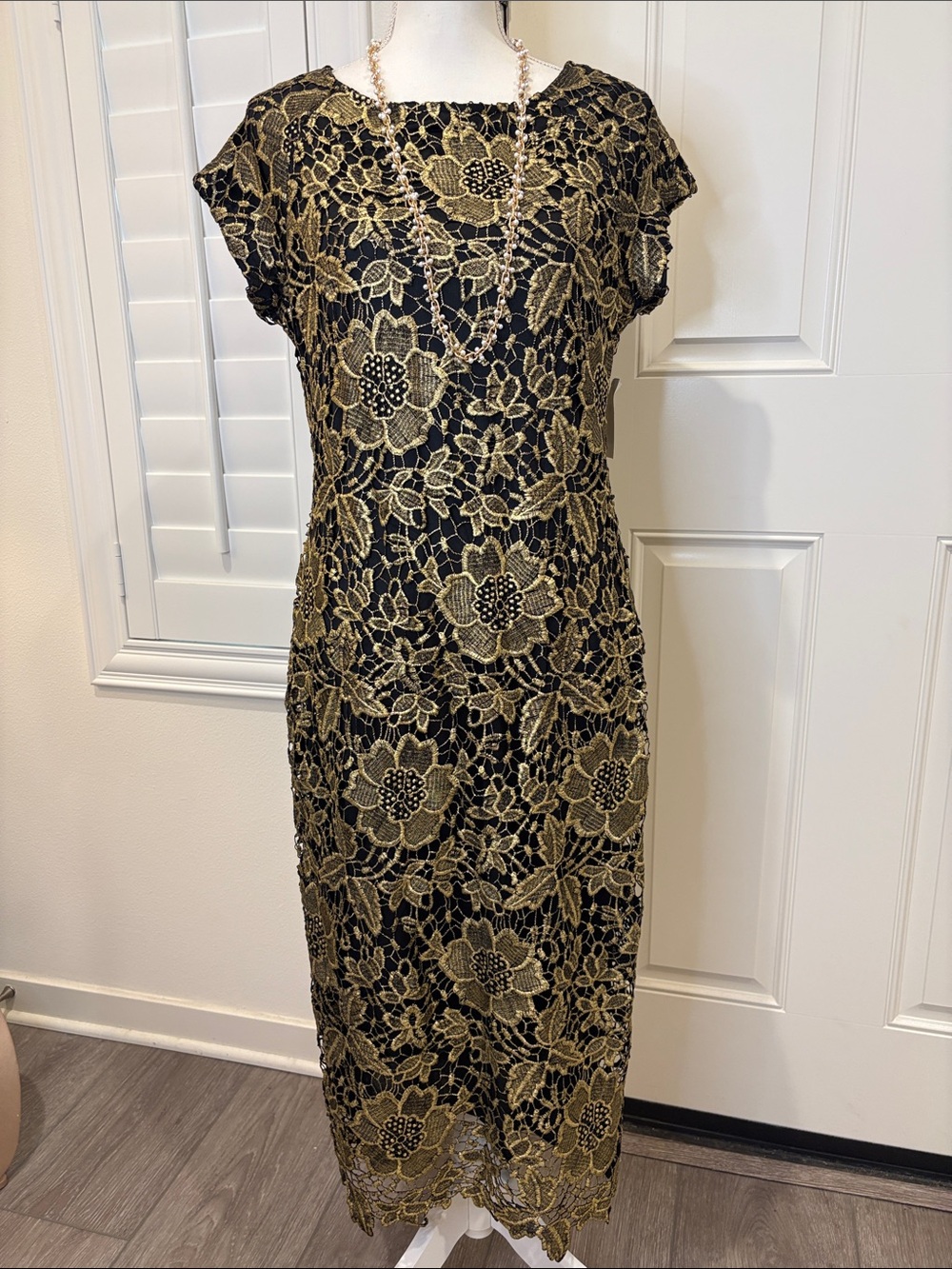 ECI New York Foiled Gold Lace Cap Sleeve Midi Sheath Dress New Size 8 - Picture 6 of 8